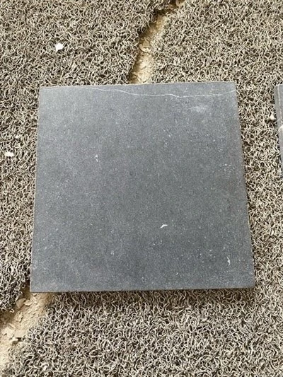 Qora Marquina yiqilgan plitkalar