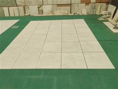 Carrara oq yupqa marmar plitkalar