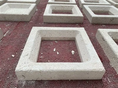 Kulrang asrdagi ohaktosh devor bezaklari